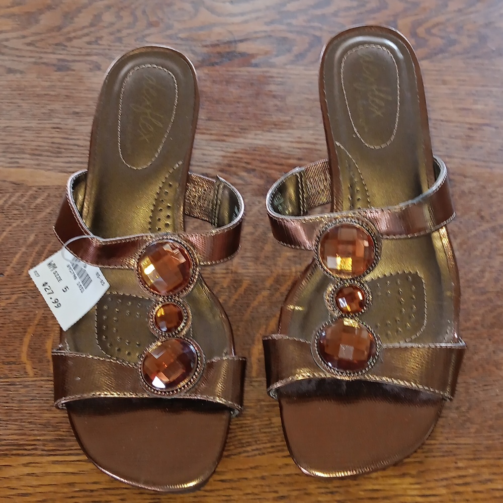 Size 5 DEX FLEX BY DEXTER BRONZE BLING SANDALS NWT